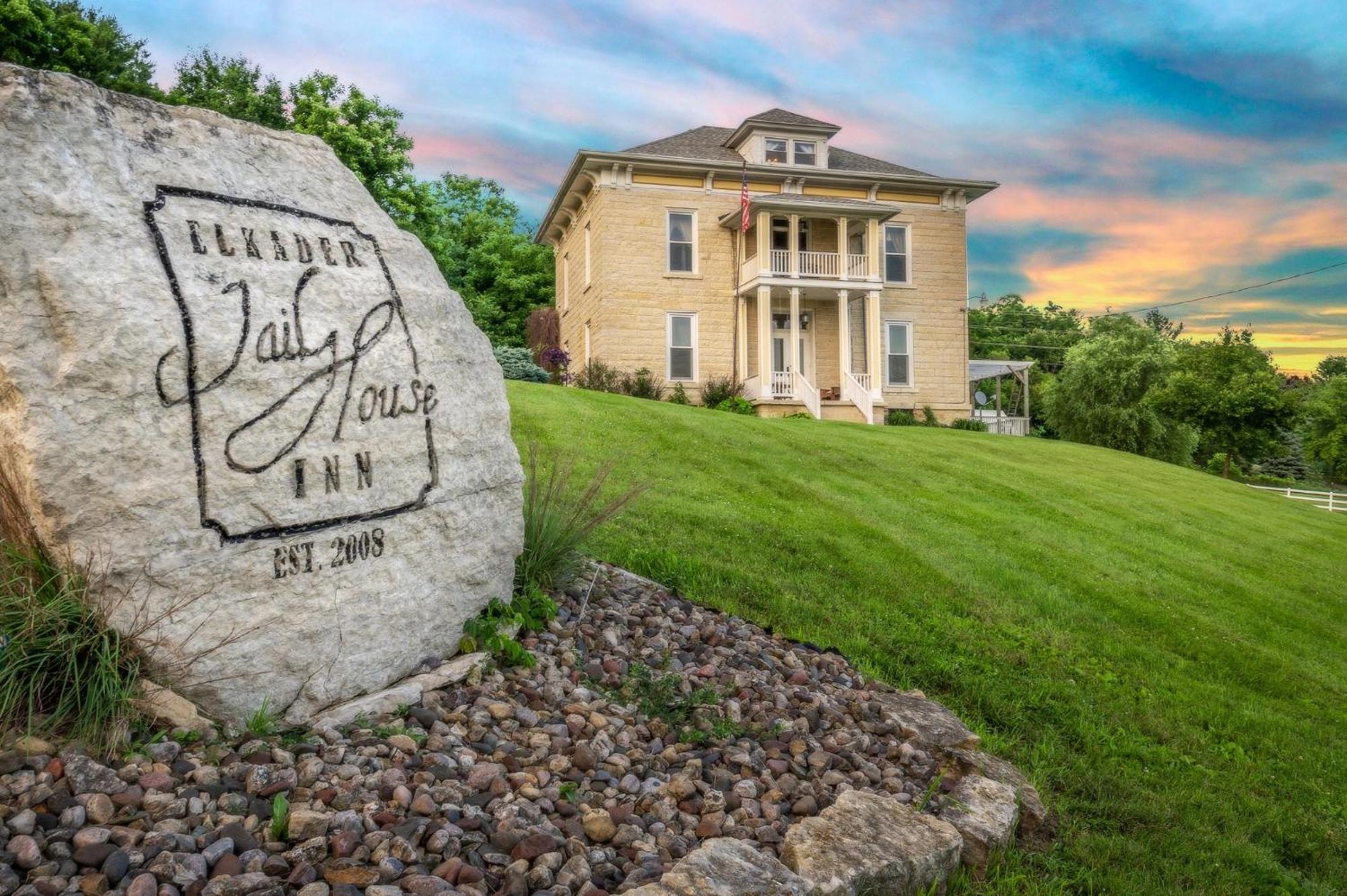 Elkader Jailhouse Inn Extérieur photo